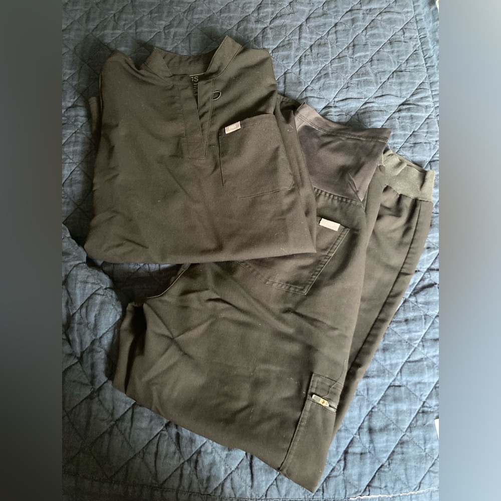 Figs maternity scrub set, xs maternity top, small maternity bottoms